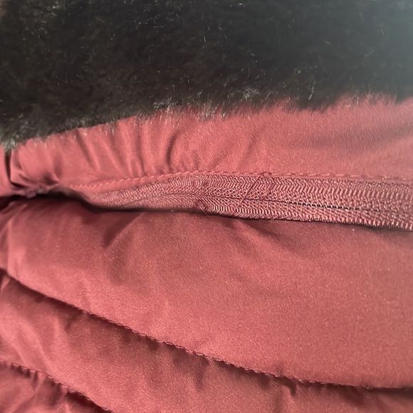 Woman’s Andrew Marc stretch long puffer coat - Picture 10 of 10